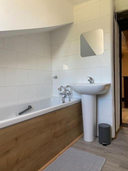 Spacious 1 Bed Home With Shared Pool Champagnac-la-Rivière Exterior foto